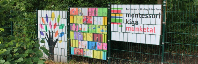 drei bunte Plakate, eine Hand mit bunten Blättern, Farbenfelder und das Logo des Kindergartens